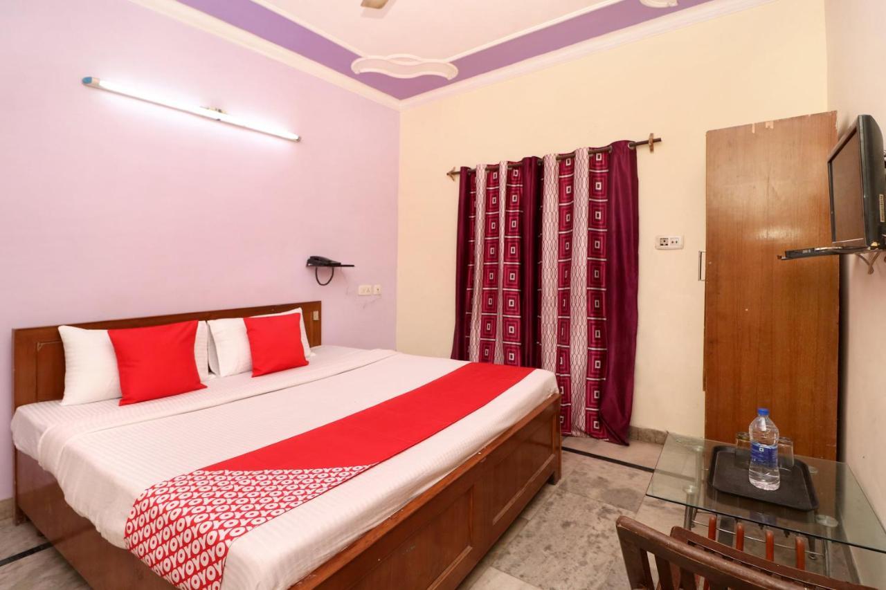 Oyo 28168 Regal 2 Hotel Chandigarh