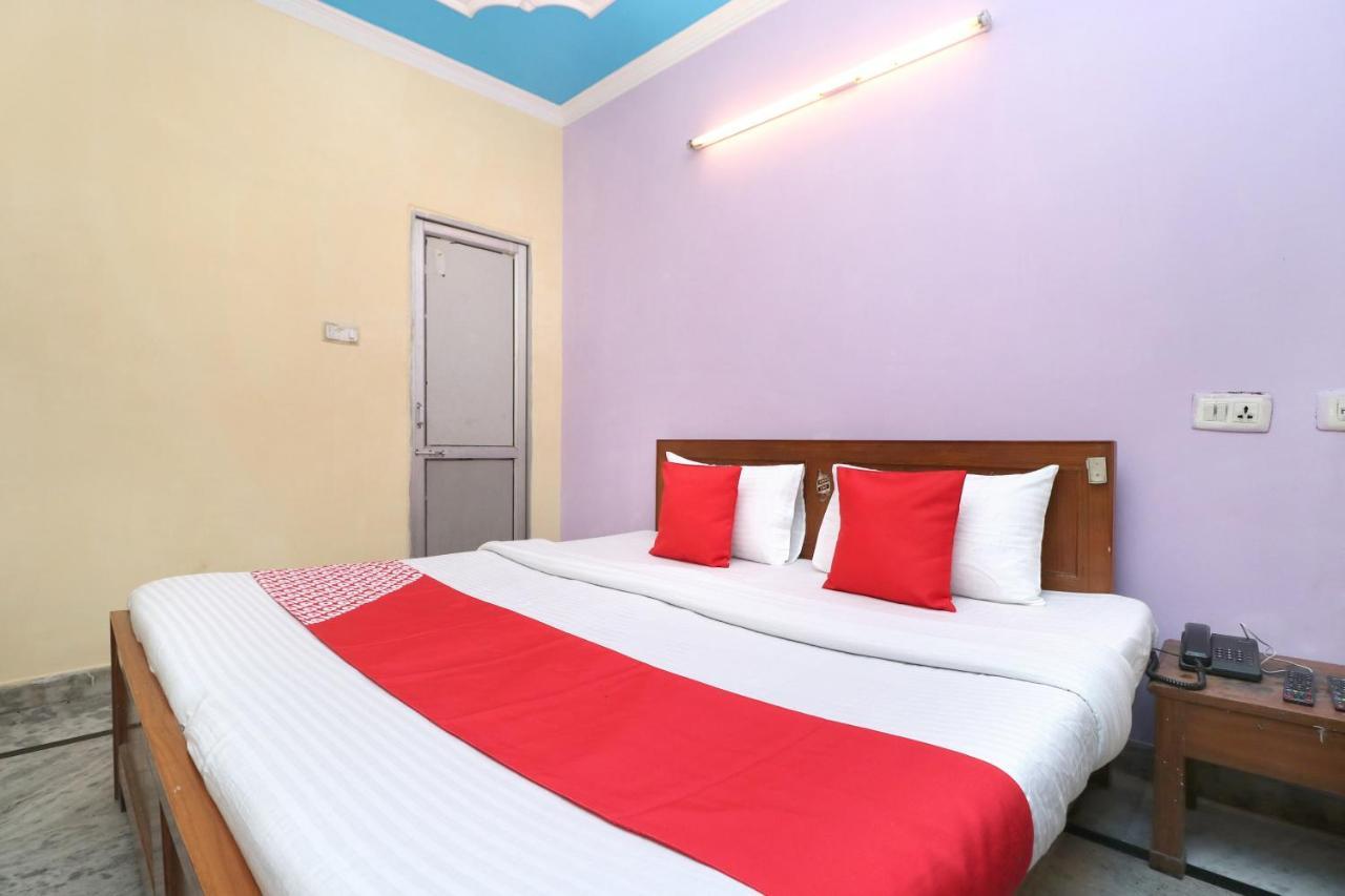 Hotel Oyo 28168 Regal 2